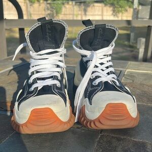 Converse shoes, run star hike, size 7 women’s